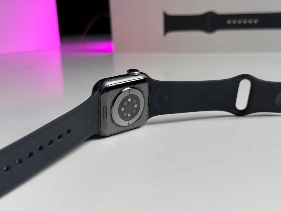 Б/У Apple Watch Series 6 GPS 40mm Space Gray Aluminum Case with Black Sport Band (MG133) - Состояние: удовлетворительный | Аккумулятор: 76% | Комплектация: полный | Гарантія: 3 мес.