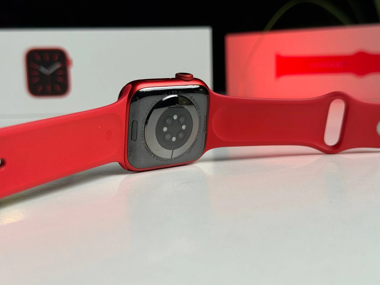 ВЖИВАНИЙ Apple Watch Series 6 GPS 44mm (PRODUCT) RED Aluminum Case with (PRODUCT) RED Sport Band (M00M3) - Стан: гарний | Акумулятор: 86% | Комплектація: повний | Гарантія: 3 міс.