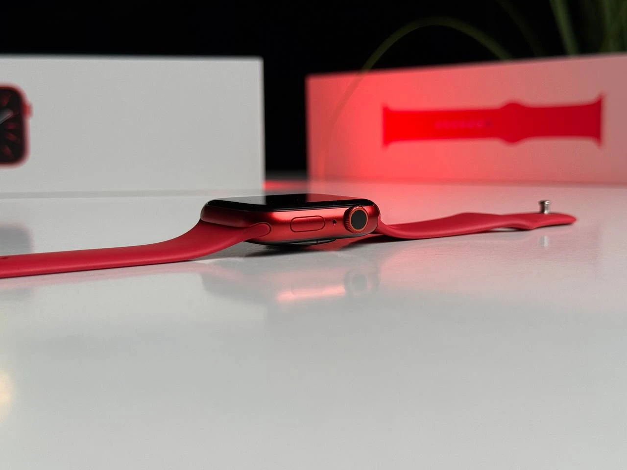 ВЖИВАНИЙ Apple Watch Series 6 GPS 44mm (PRODUCT) RED Aluminum Case with (PRODUCT) RED Sport Band (M00M3) - Стан: гарний | Акумулятор: 86% | Комплектація: повний | Гарантія: 3 міс.