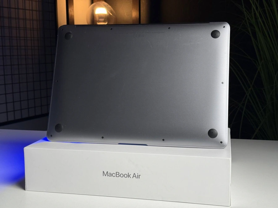 Б/У MacBook Air 13" M1/8CPU/7GPU/8GB/256GB Space Gray 2020 (MGN63) - Состояние: хорошее | Аккумулятор: 88% | Комплектация: полное | Гарантия: 3 мес.