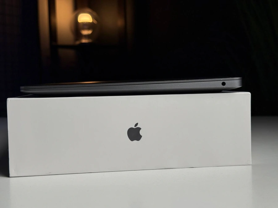 Б/У MacBook Air 13" M1/8CPU/7GPU/8GB/256GB Space Gray 2020 (MGN63) - Состояние: хорошее | Аккумулятор: 88% | Комплектация: полное | Гарантия: 3 мес.
