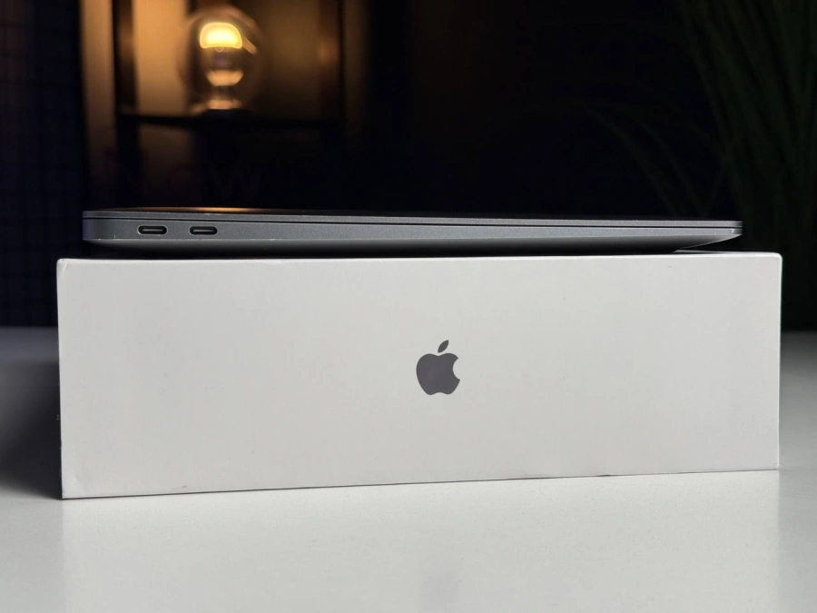 Б/У MacBook Air 13" M1/8CPU/7GPU/8GB/256GB Space Gray 2020 (MGN63) - Состояние: хорошее | Аккумулятор: 88% | Комплектация: полное | Гарантия: 3 мес.