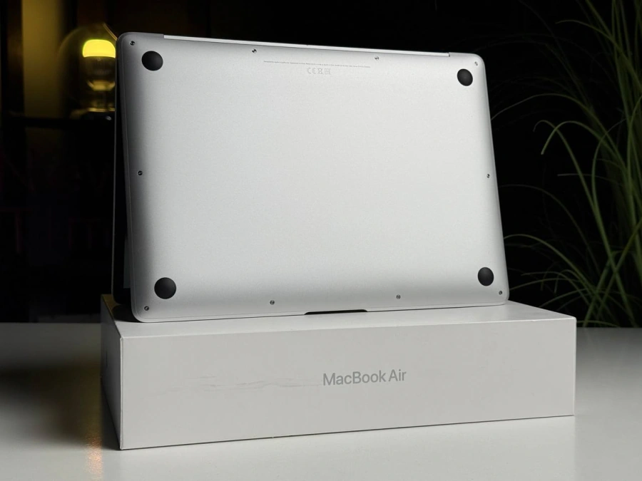 ВЖИВАНИЙ MacBook Air 13" Silver 2020 (MWTK2) - Стан: гарний | Акумулятор: 78% | Комплектація: повний | Гарантія: 1 міс.
