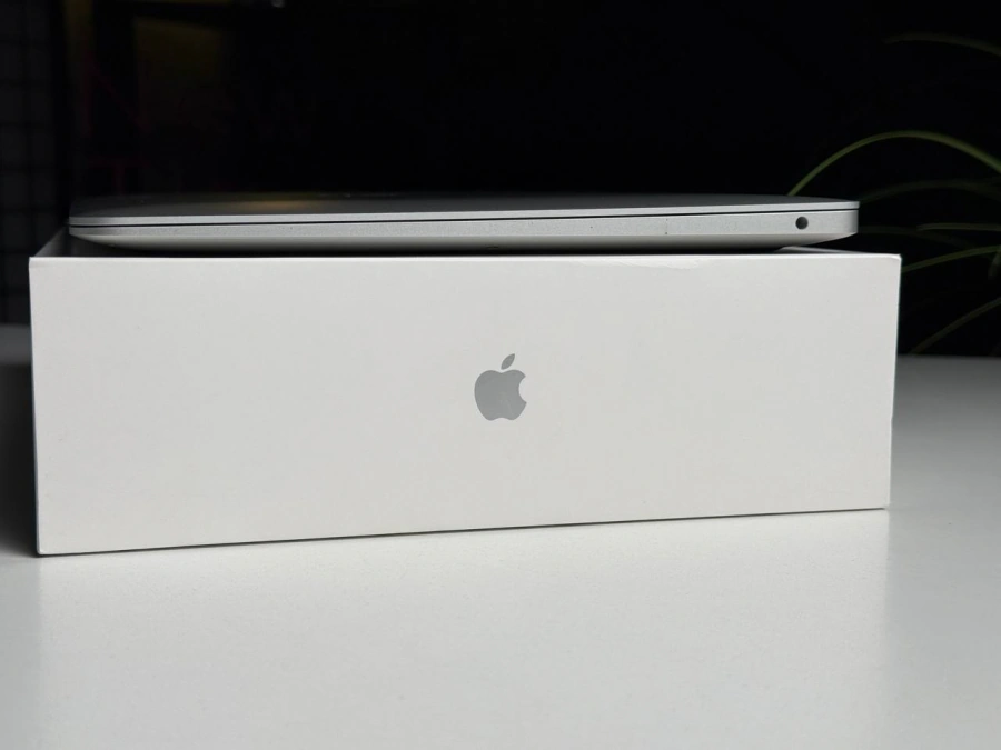 ВЖИВАНИЙ MacBook Air 13" Silver 2020 (MWTK2) - Стан: гарний | Акумулятор: 78% | Комплектація: повний | Гарантія: 1 міс.