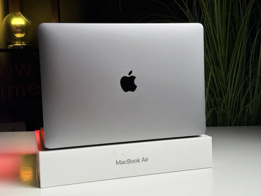 ВЖИВАНИЙ MacBook Air 13" Space Gray 2018 (MRE92) - Стан: гарний | Акумулятор: 94% | Комплектація: повний | Гарантія: 3 міс.