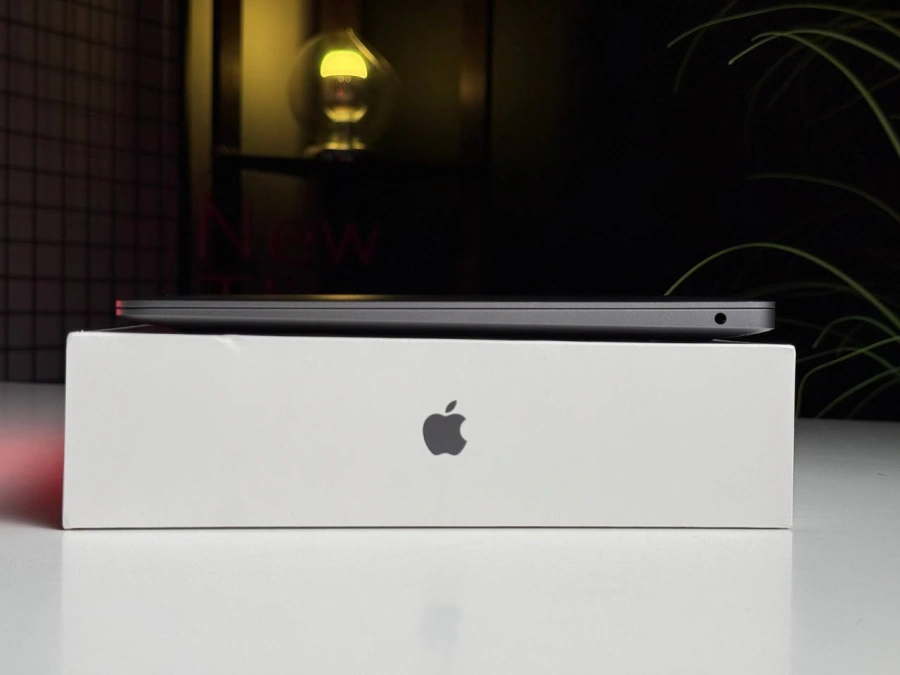 ВЖИВАНИЙ MacBook Air 13" Space Gray 2018 (MRE92) - Стан: гарний | Акумулятор: 94% | Комплектація: повний | Гарантія: 3 міс.