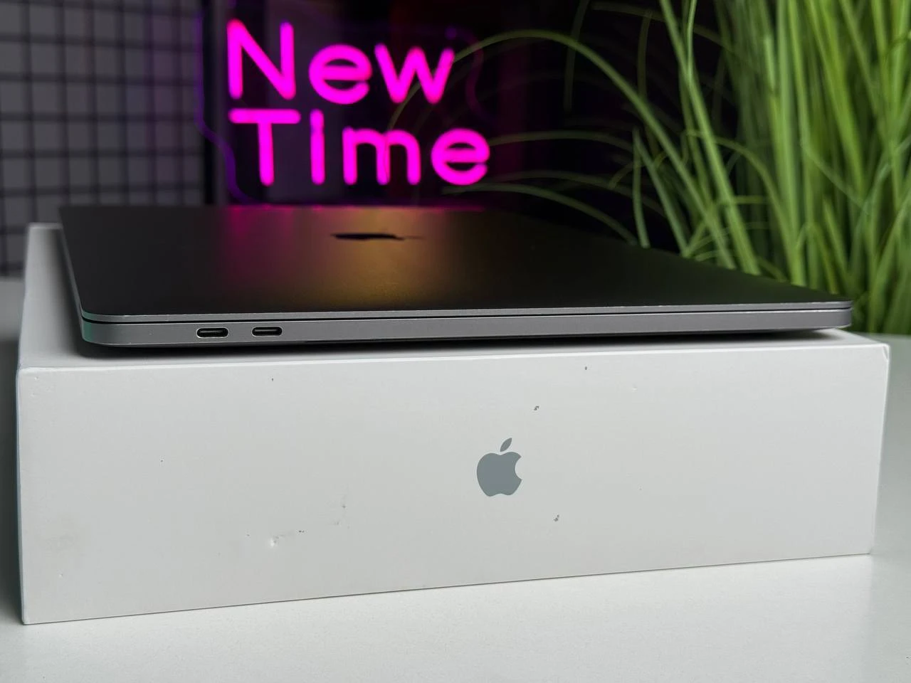 ВЖИВАНИЙ MacBook Pro 15" Space Gray i7/16GB/2TB (Z0UC0002Z) 2017 - Стан - гарний | Акумулятор - 100% | Комплектація: повний | Гарантія: 3 міс.