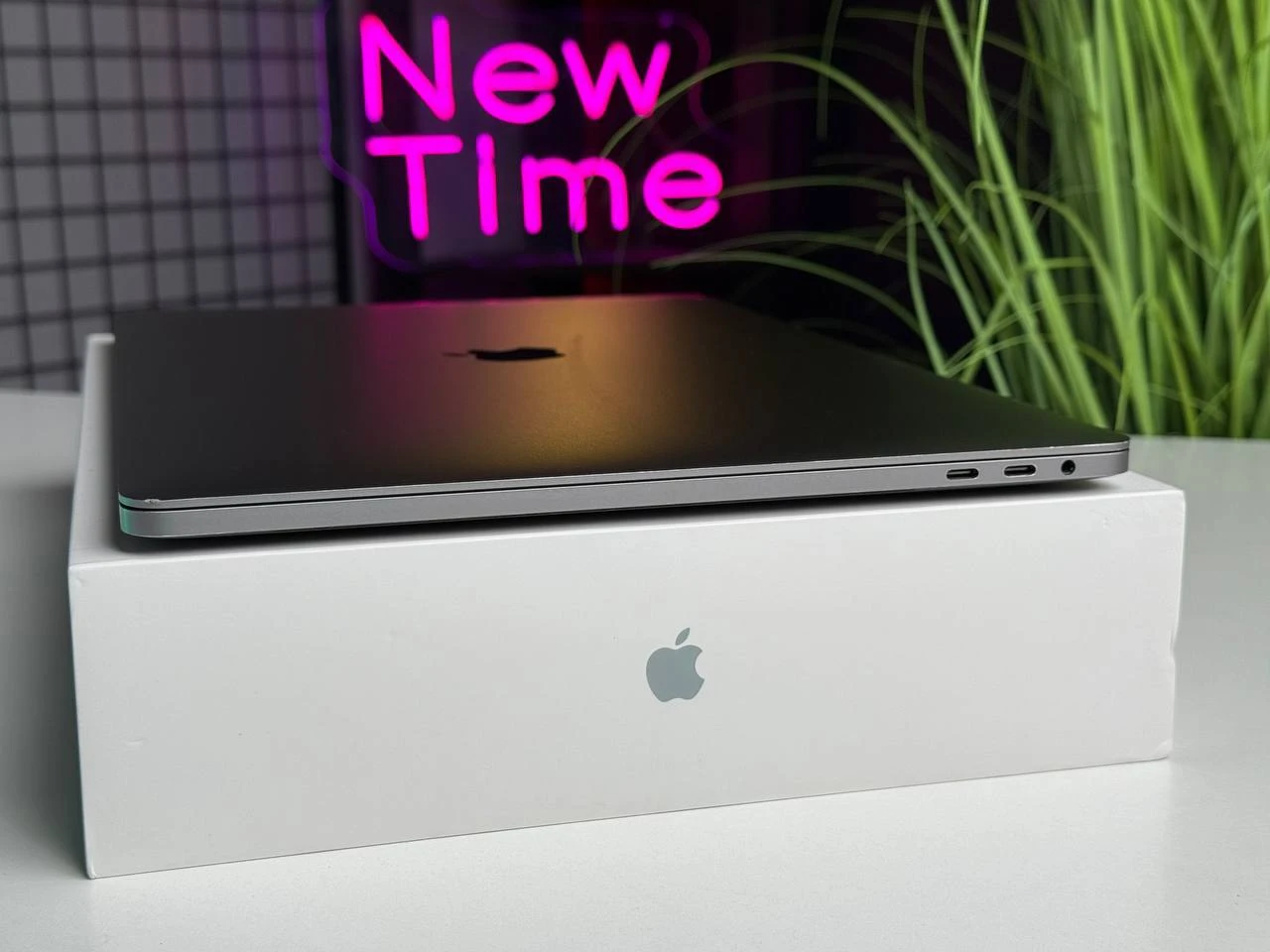 ВЖИВАНИЙ MacBook Pro 15" Space Gray i7/16GB/2TB (Z0UC0002Z) 2017 - Стан - гарний | Акумулятор - 100% | Комплектація: повний | Гарантія: 3 міс.