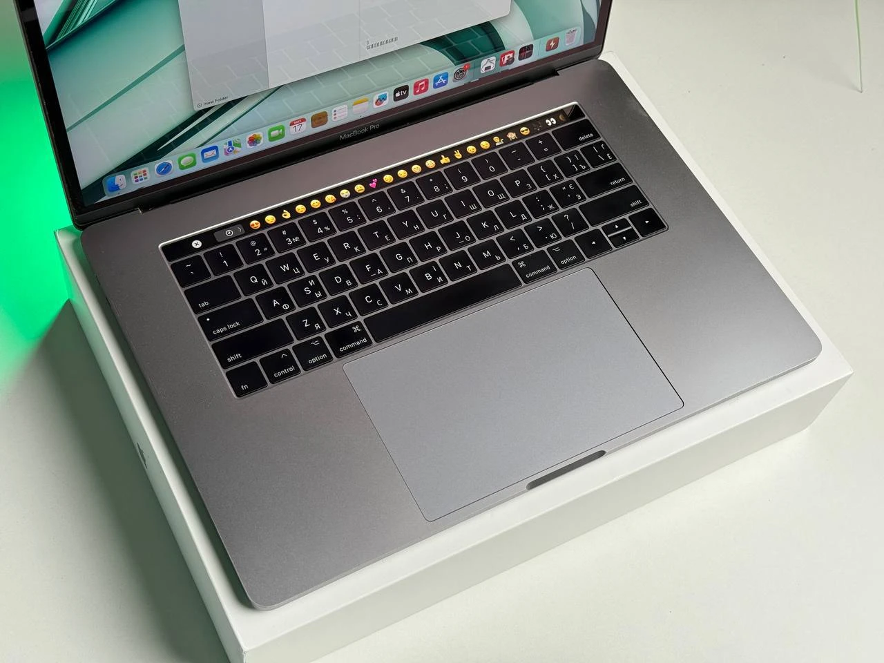 ВЖИВАНИЙ MacBook Pro 15" Space Gray i7/16GB/2TB (Z0UC0002Z) 2017 - Стан - гарний | Акумулятор - 100% | Комплектація: повний | Гарантія: 3 міс.