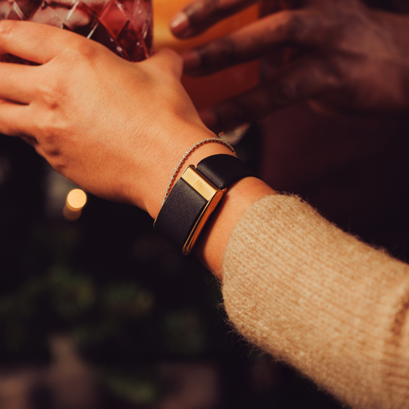 Ремінець WHOOP LeatherLuxe Tapered Band | Black with Gold - Size S/M для WHOOP 5.0 (810114364840)