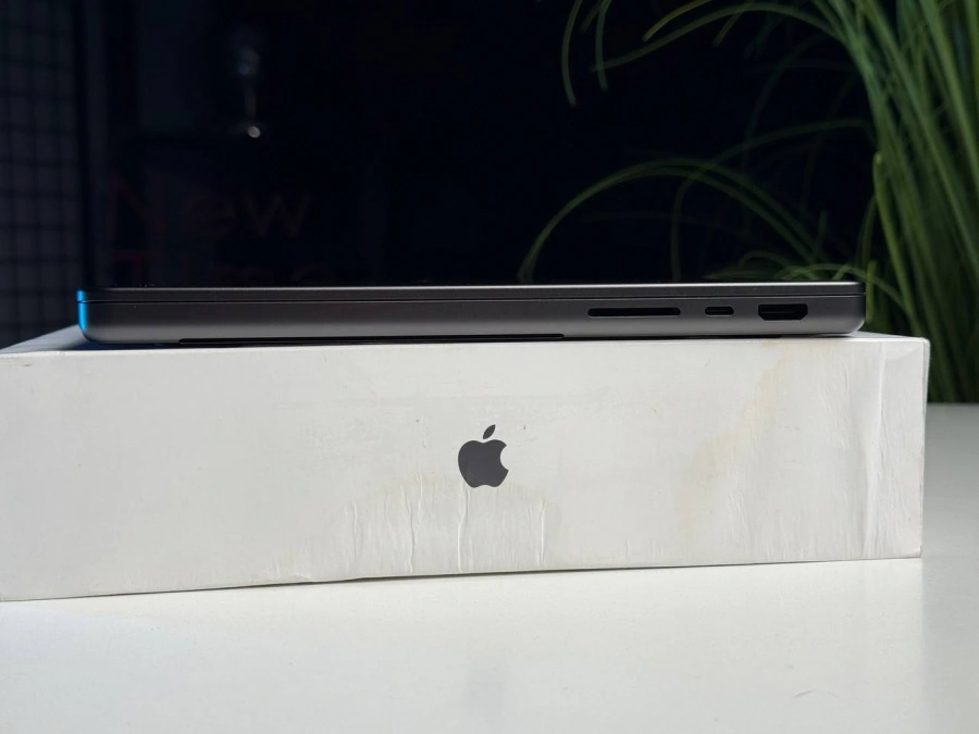 ВИТРИННЫЙ Apple MacBook Pro 14" M4/10CPU/10GPU/16GB/512GB Space Black 2024 (MW2U3) - Состояние: хороший | Аккумулятор: 100% | Комплектация: полный | Гарантия: 3 мес.