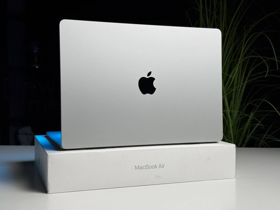 ВІТРИННИЙ MacBook Air 15" 2025 M4/10CPU/10GPU/16GB/512GB Silver (MW1H3) - Стан: гарний | Акумулятор: 100% | Комплектація: повний | Гарантія: 3 міс.