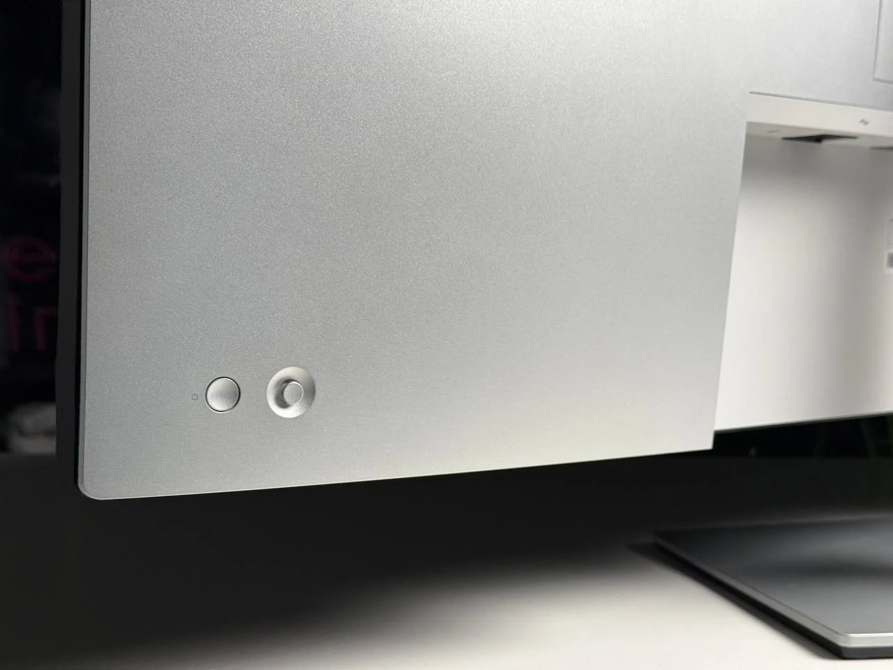 ВІТРИННИЙ Монітор Dell UltraSharp 43 4K USB-C Hub Monitor U4323QE (210-BFIS) - Стан: ідеальний | Комплектація: повний | Гарантія: 3 міс.