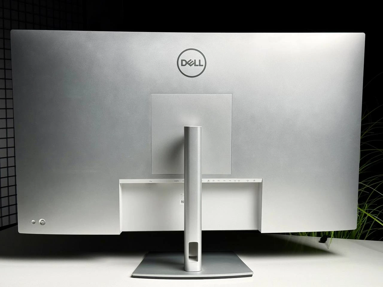 ВІТРИННИЙ Монітор Dell UltraSharp 43 4K USB-C Hub Monitor U4323QE (210-BFIS) - Стан: ідеальний | Комплектація: повний | Гарантія: 3 міс.