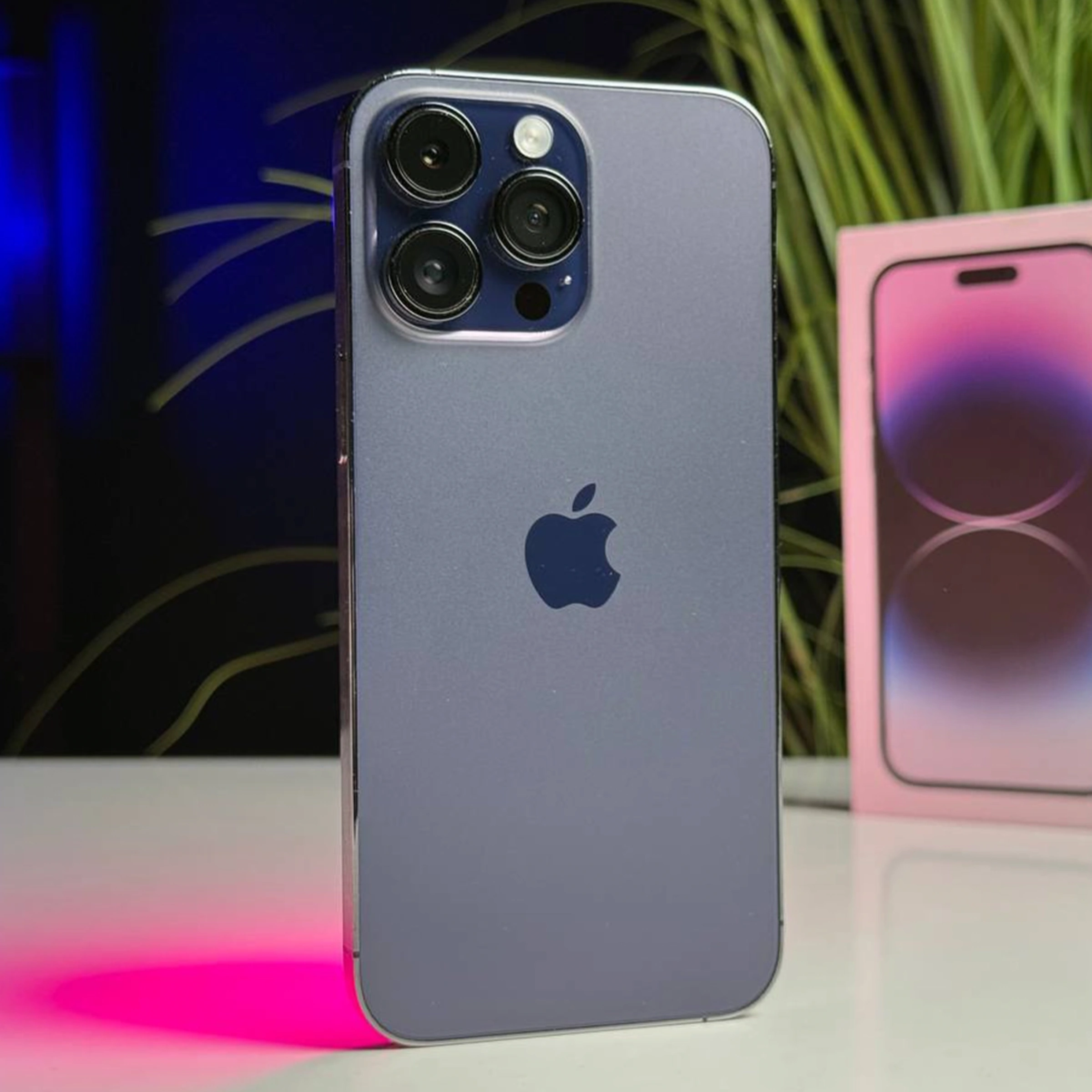 ВЖИВАНИЙ Б/У Apple iPhone 14 Pro Max 256GB Deep Purple (MQ9X3) - Состояние: удовлетворительное | Аккумулятор: 86% | Комплектация: полный | Гарантия: 3 мес.