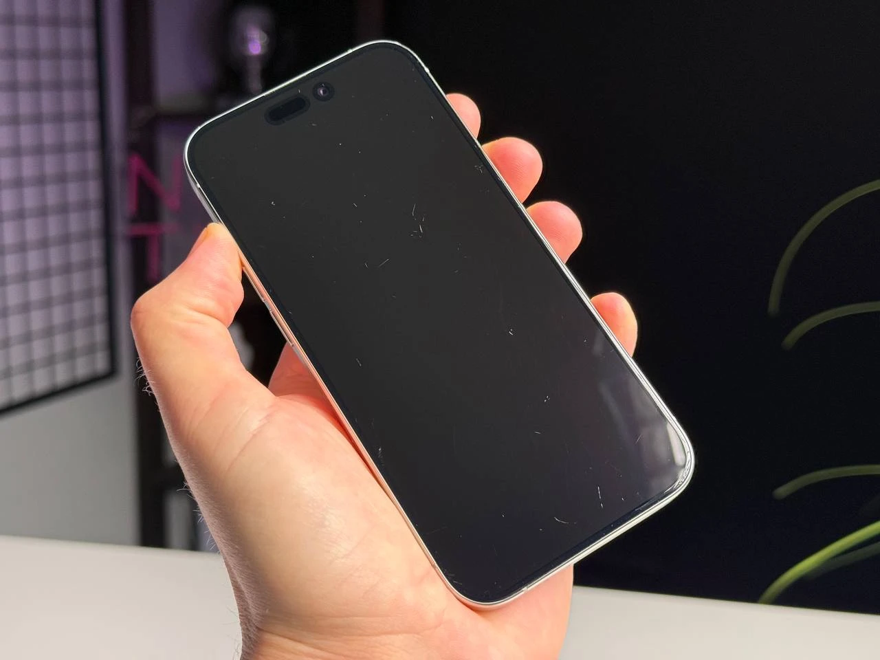 ВЖИВАНИЙ Б/У Apple iPhone 15 Pro 256GB White Titanium (MTV43) - Состояние: хорошее | Аккумулятор: 85% | Комплектация: iPhone, кабель | Гарантия: 3 мес.