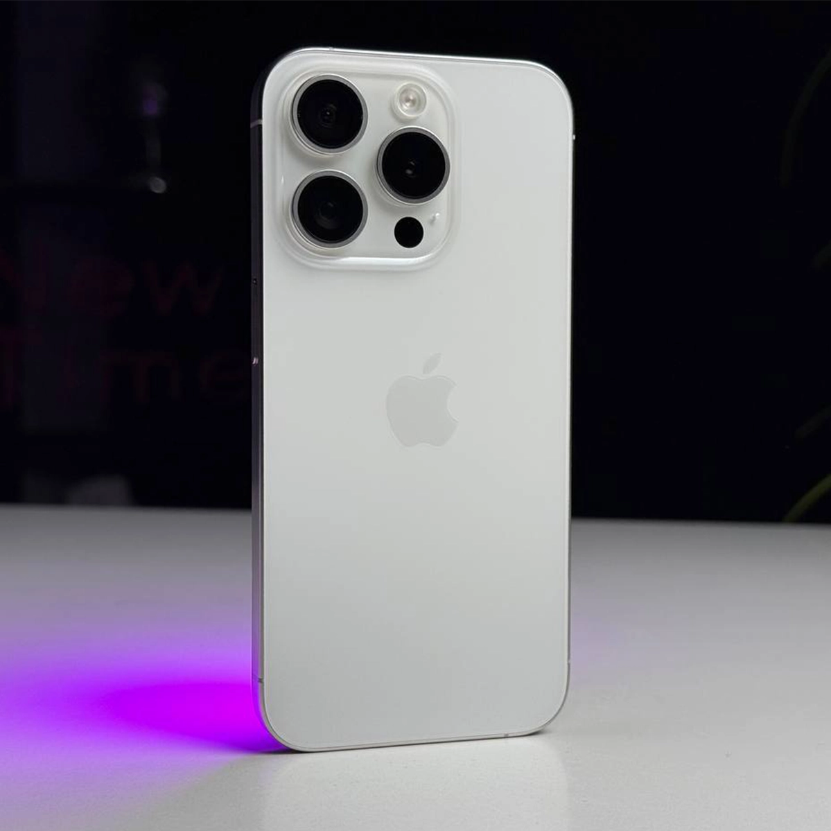 ВЖИВАНИЙ Б/У Apple iPhone 15 Pro 256GB White Titanium (MTV43) - Состояние: хорошее | Аккумулятор: 85% | Комплектация: iPhone, кабель | Гарантия: 3 мес.