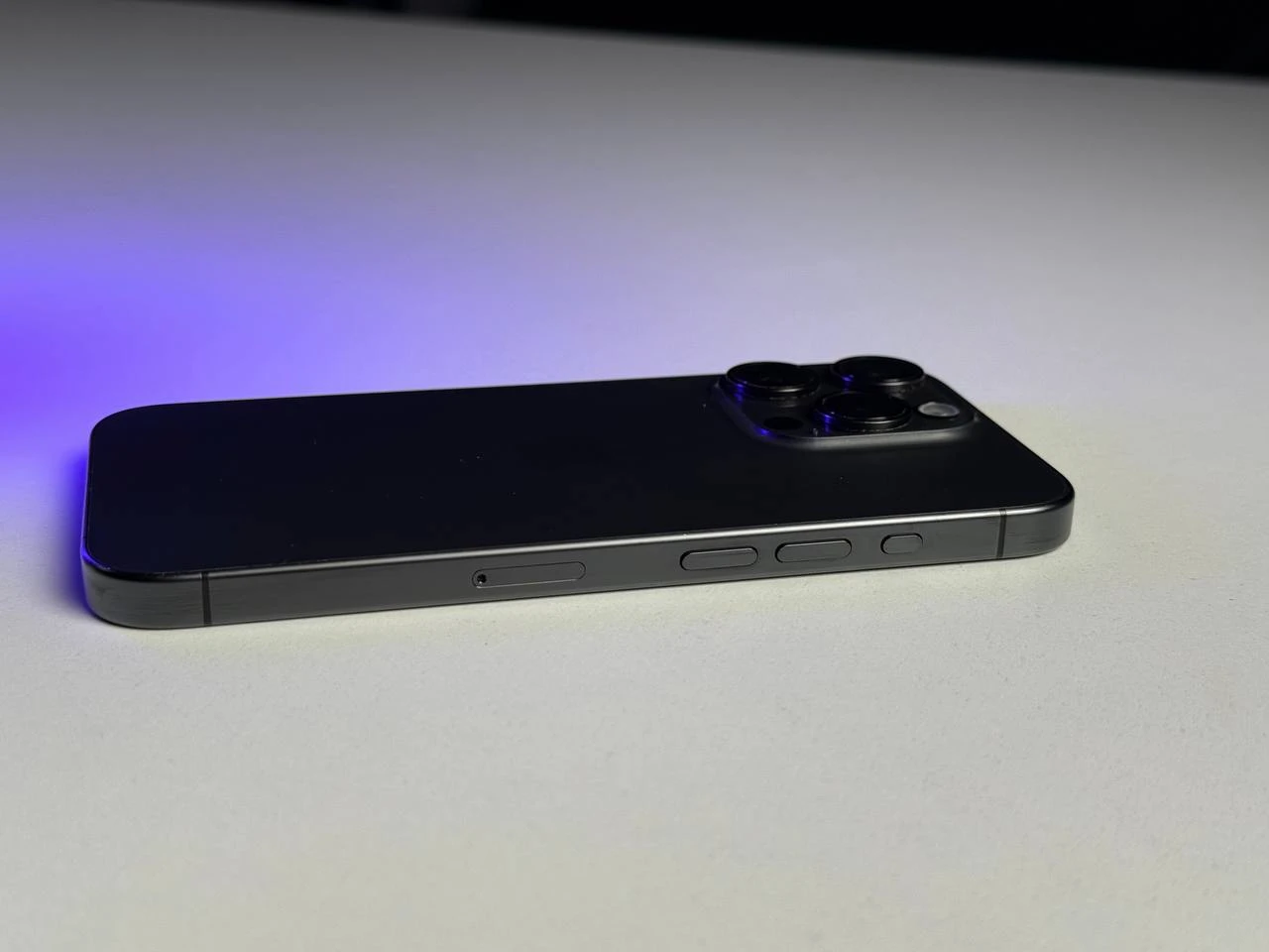 ВЖИВАНИЙ Б/У Apple iPhone 15 Pro 512GB Black Titanium (MTV73) - Состояние: хорошее | Аккумулятор: 100% | Комплектация: iPhone, кабель | Гарантия: 3 мес.