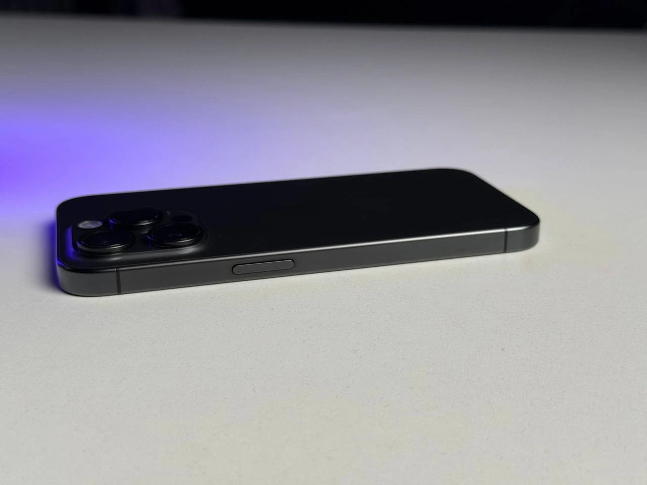 ВЖИВАНИЙ Б/У Apple iPhone 15 Pro 512GB Black Titanium (MTV73) - Состояние: хорошее | Аккумулятор: 100% | Комплектация: iPhone, кабель | Гарантия: 3 мес.