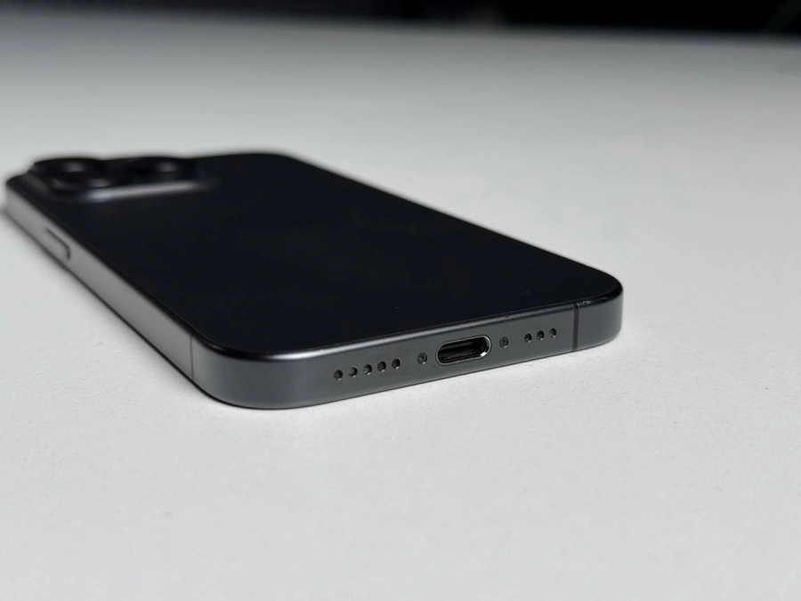 ВЖИВАНИЙ Б/У Apple iPhone 15 Pro 512GB Black Titanium (MTV73) - Стан: гарний | Акумулятор: 100% | Комплектація: iPhone, кабель | Гарантія: 3 міс.