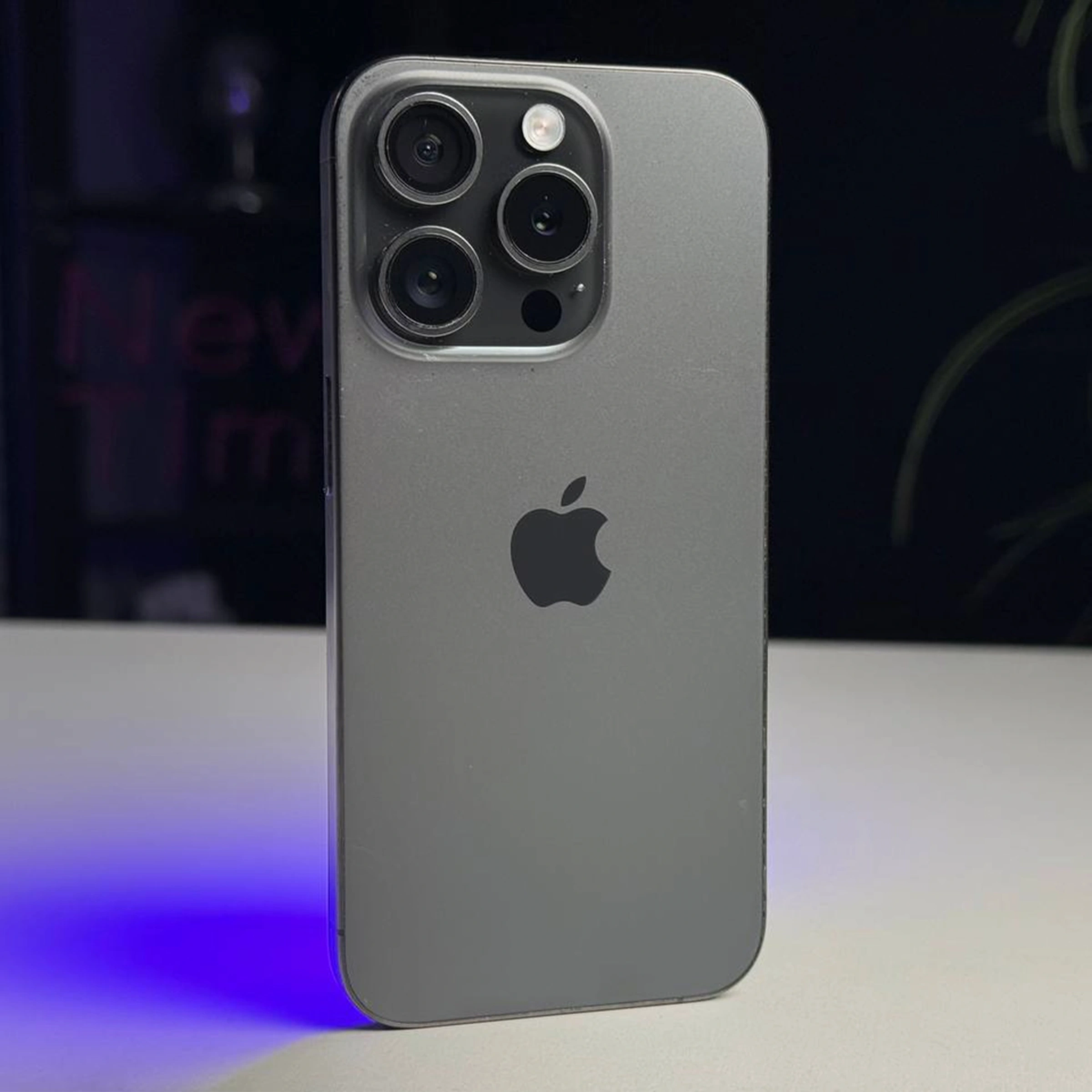 ВЖИВАНИЙ Б/У Apple iPhone 15 Pro 512GB Black Titanium (MTV73) - Состояние: хорошее | Аккумулятор: 100% | Комплектация: iPhone, кабель | Гарантия: 3 мес.