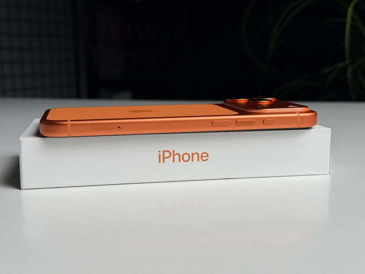 ВЖИВАНИЙ Б/У Apple iPhone 17 Pro Max 512GB Cosmic Orange (MFYT4) - Состояние: идеальное | Аккумулятор: 100% | Комплектация: полный | Гарантия: 12 мес.