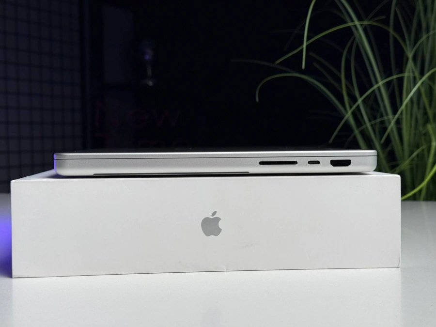 ВЖИВАНИЙ Б/У Apple MacBook Pro 14" M4/10CPU/10GPU/24GB/1TB Silver 2024 (MCX14) - Стан: гарний | Акумулятор: 100% | Комплектація: повний | Гарантія: 3 міс.