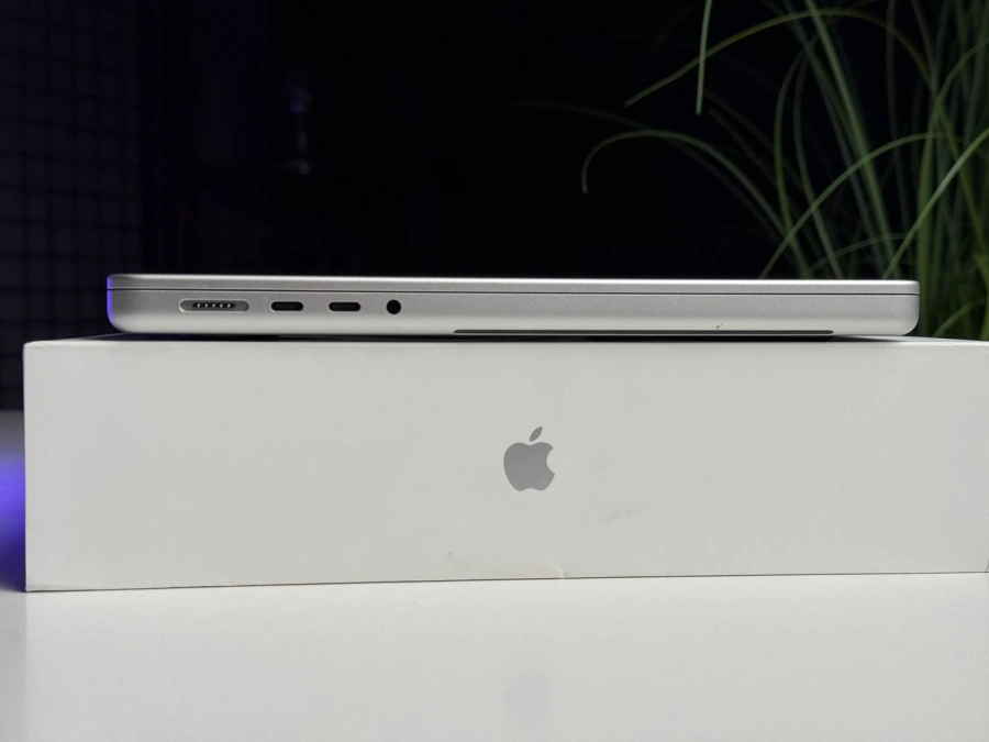 ВЖИВАНИЙ Б/У Apple MacBook Pro 14" M4/10CPU/10GPU/24GB/1TB Silver 2024 (MCX14) - Стан: гарний | Акумулятор: 100% | Комплектація: повний | Гарантія: 3 міс.