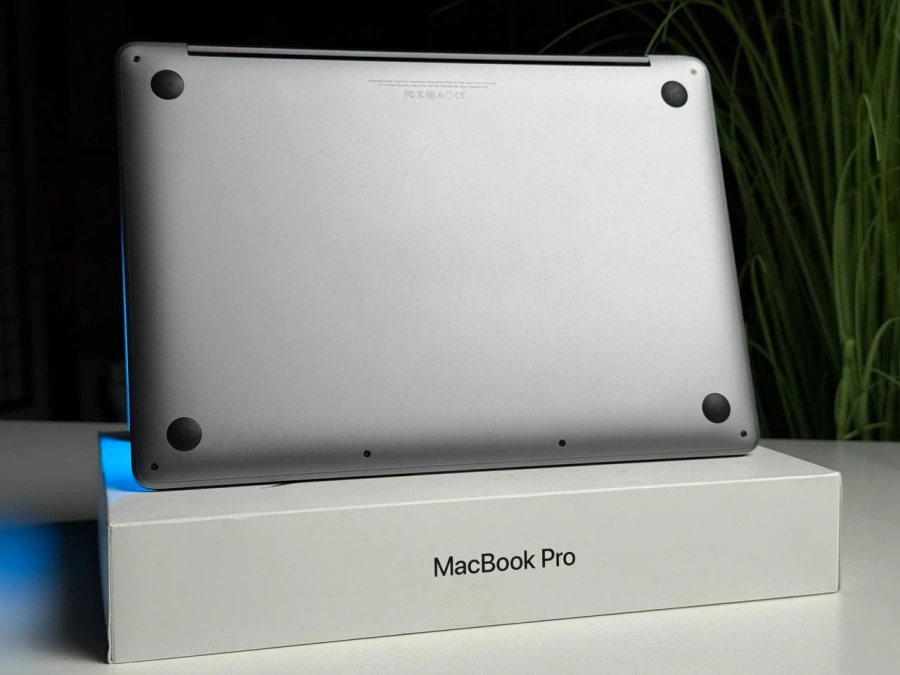 ВЖИВАНИЙ Б/У MacBook Pro 13" Space Gray (MPXQ2) 2017 - Состояние: удовлетворительное | Аккумулятор: 83% | Комплектация: полный | Гарантия: 3 мес.