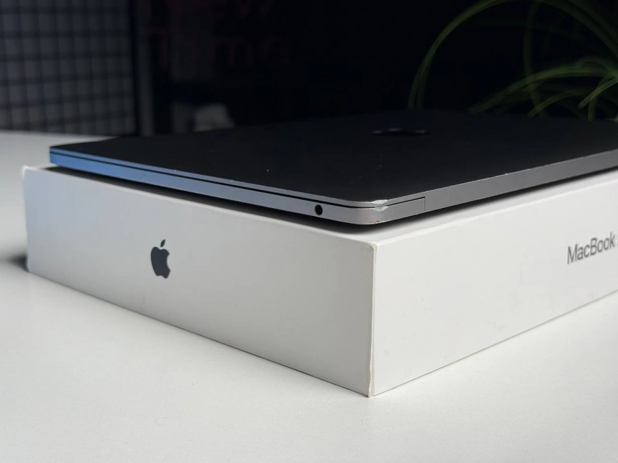 ВЖИВАНИЙ Б/У MacBook Pro 13" Space Gray (MPXQ2) 2017 - Состояние: удовлетворительное | Аккумулятор: 83% | Комплектация: полный | Гарантия: 3 мес.