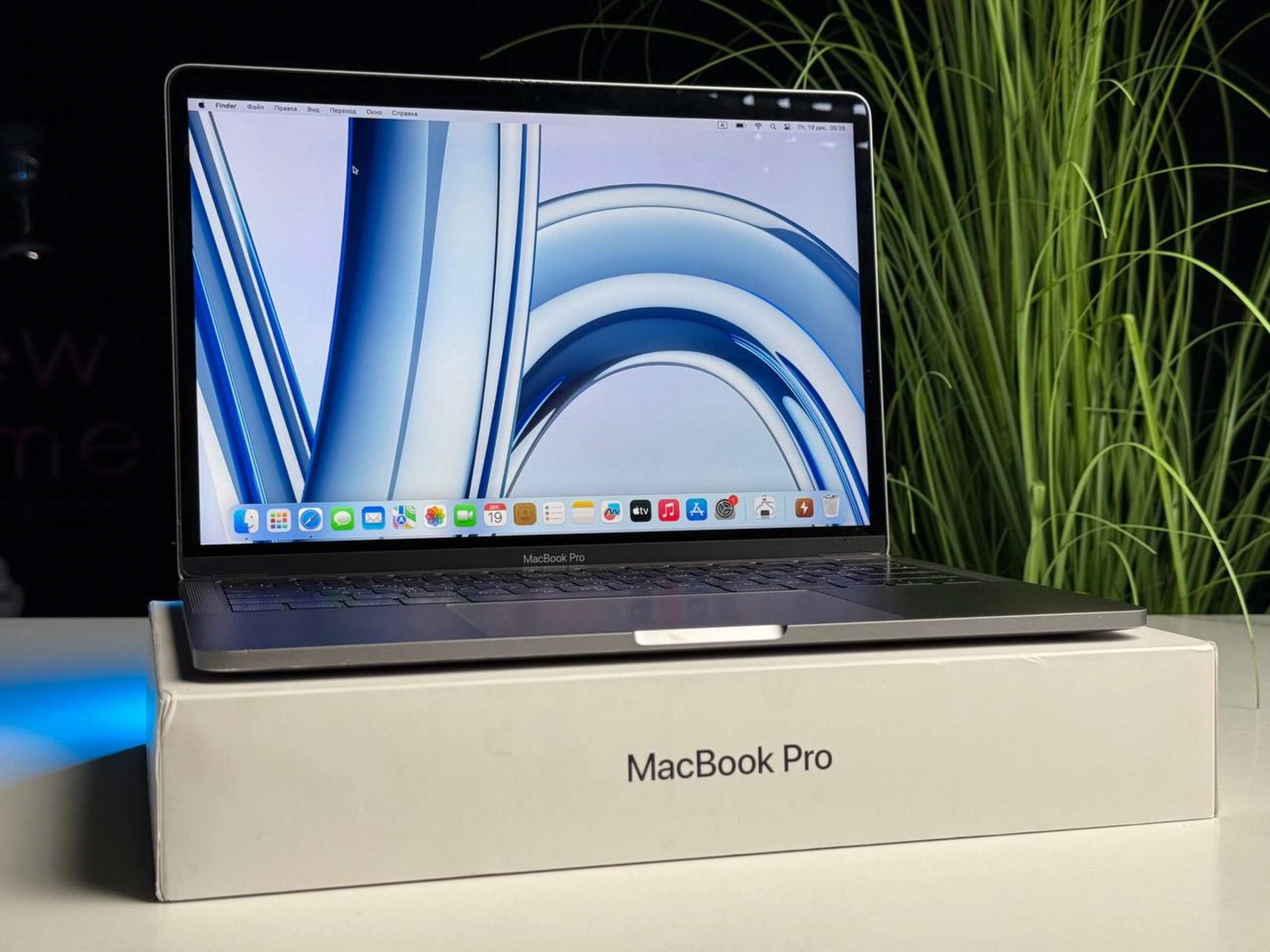 ВЖИВАНИЙ Б/У MacBook Pro 13" Space Gray (MPXQ2) 2017 - Состояние: удовлетворительное | Аккумулятор: 83% | Комплектация: полный | Гарантия: 3 мес.