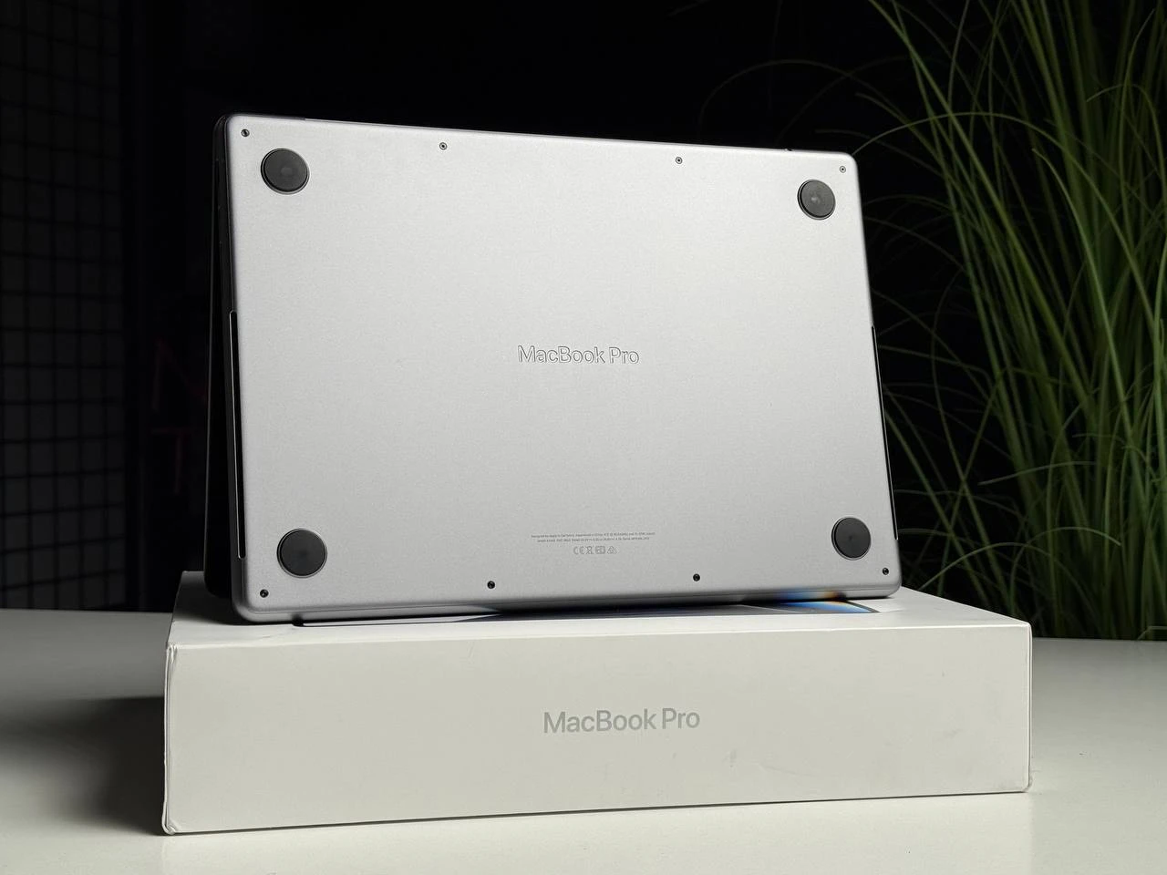 ВЖИВАНИЙ Б/У MacBook Pro 14" Space Gray (Z15G001WA) 2021 - US English - Состояние: хорошее | Аккумулятор: 84% | Комплектация: полный | Гарантия: 3 мес.