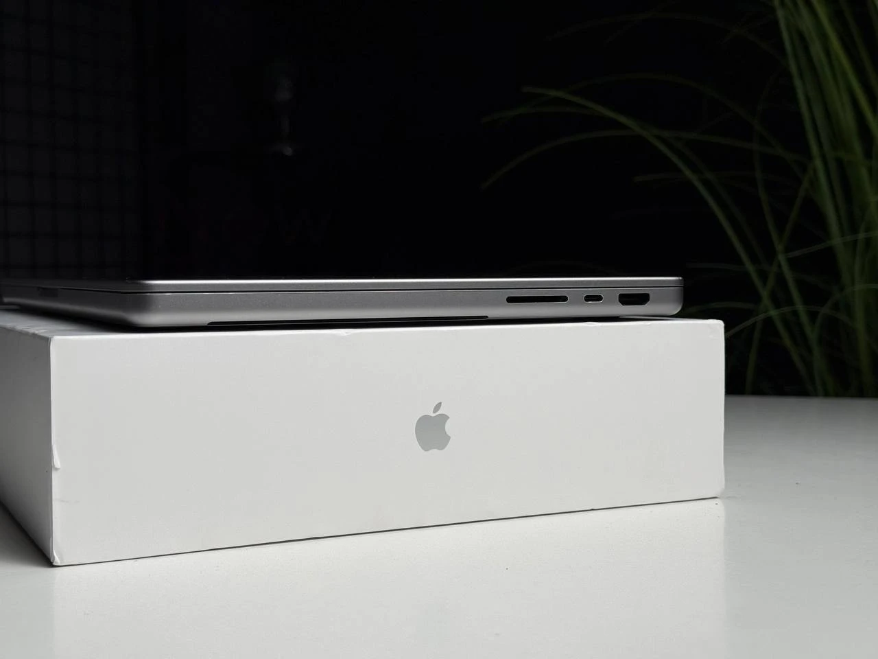 ВЖИВАНИЙ Б/У MacBook Pro 14" Space Gray (Z15G001WA) 2021 - US English - Состояние: хорошее | Аккумулятор: 84% | Комплектация: полный | Гарантия: 3 мес.