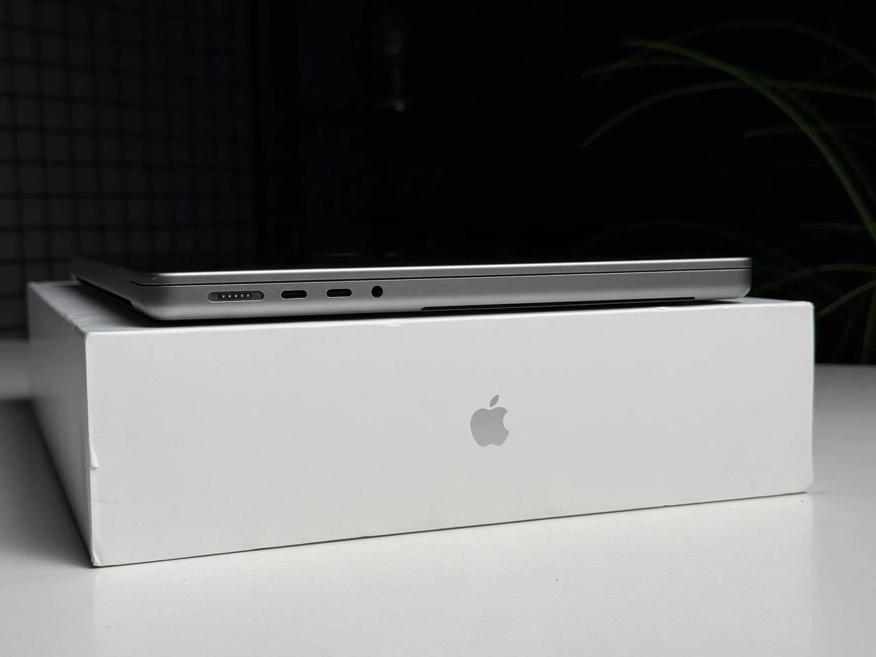 ВЖИВАНИЙ Б/У MacBook Pro 14" Space Gray (Z15G001WA) 2021 - US English - Состояние: хорошее | Аккумулятор: 84% | Комплектация: полный | Гарантия: 3 мес.