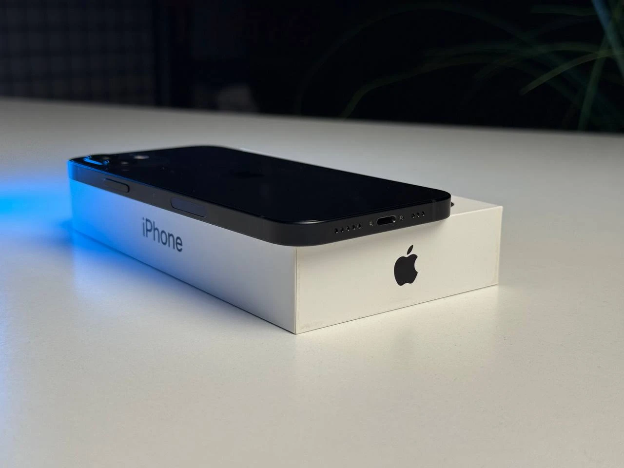 ВЖИВАНИЙ Б/У Apple iPhone 12 128GB Black (MGHC3, MGJA3) - Состояние: хороший | Аккумулятор: 100% | Комплектация: полный | Гарантія: 3 мес.