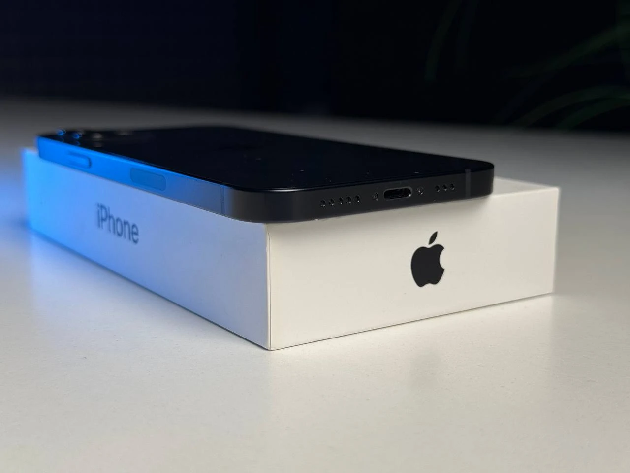 ВЖИВАНИЙ Б/У Apple iPhone 12 128GB Black (MGHC3, MGJA3) - Состояние: хороший | Аккумулятор: 100% | Комплектация: полный | Гарантія: 3 мес.