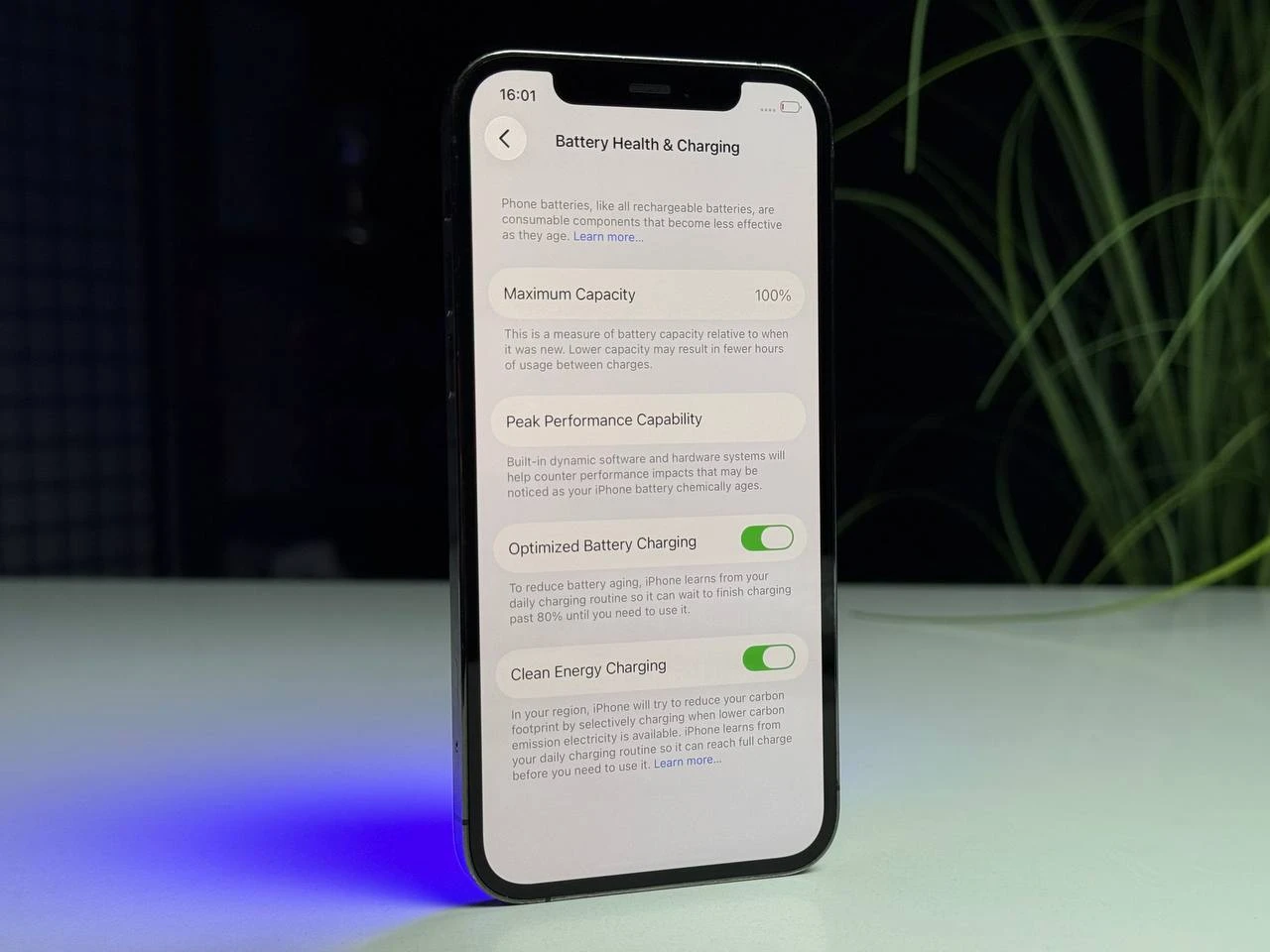 ВЖИВАНИЙ Б/У Apple iPhone 12 Pro 128GB Graphite (MGLN3, MGMK3) - Состояние: хороший | Аккумулятор: 100% | Комплектация: iPhone, кабель | Гарантія: 3 мес.