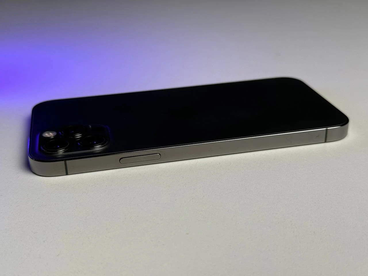 ВЖИВАНИЙ Б/У Apple iPhone 12 Pro 128GB Graphite (MGLN3, MGMK3) - Состояние: хороший | Аккумулятор: 100% | Комплектация: iPhone, кабель | Гарантія: 3 мес.