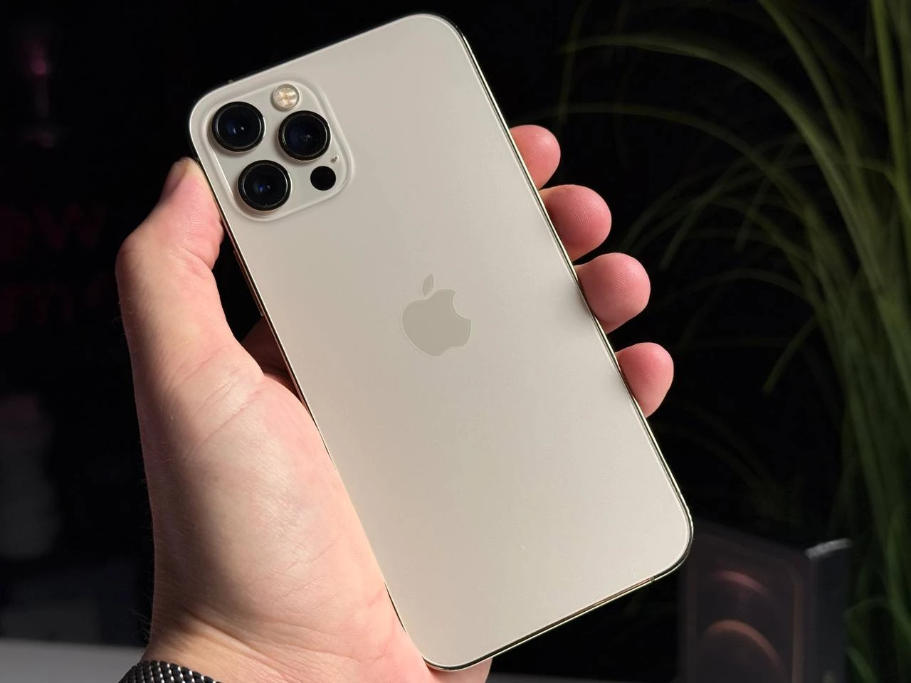 ВЖИВАНИЙ Б/У Apple iPhone 12 Pro 256GB Gold (MGLV3, MGMR3) - Состояние: хороший | Аккумулятор: 99% | Комплектация: полный | Гарантія: 3 мес.