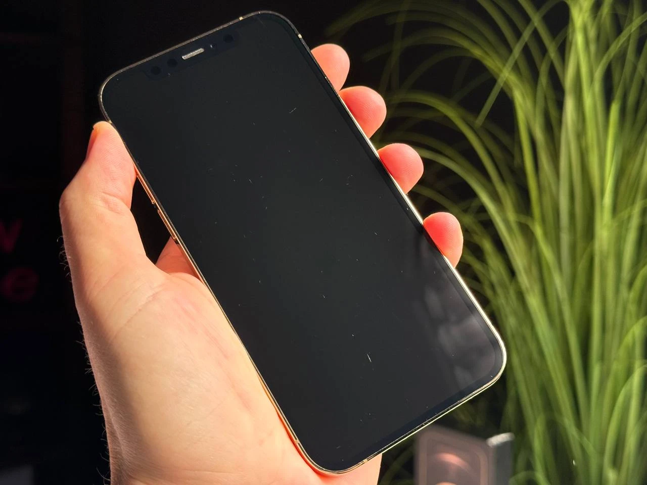 ВЖИВАНИЙ Б/У Apple iPhone 12 Pro 256GB Gold (MGLV3, MGMR3) - Состояние: хороший | Аккумулятор: 99% | Комплектация: полный | Гарантія: 3 мес.