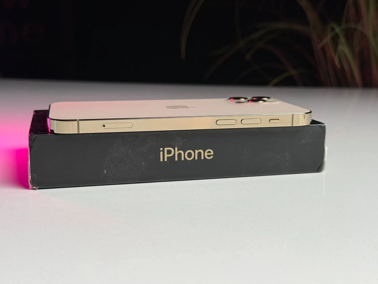 ВЖИВАНИЙ Б/У Apple iPhone 12 Pro 256GB Gold (MGLV3, MGMR3) - Состояние: хороший | Аккумулятор: 99% | Комплектация: полный | Гарантія: 3 мес.