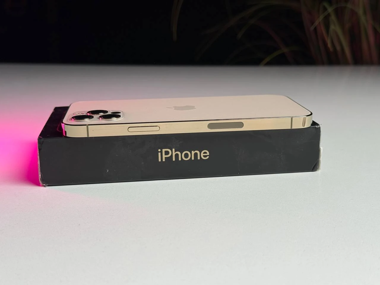 ВЖИВАНИЙ Б/У Apple iPhone 12 Pro 256GB Gold (MGLV3, MGMR3) - Состояние: хороший | Аккумулятор: 99% | Комплектация: полный | Гарантія: 3 мес.