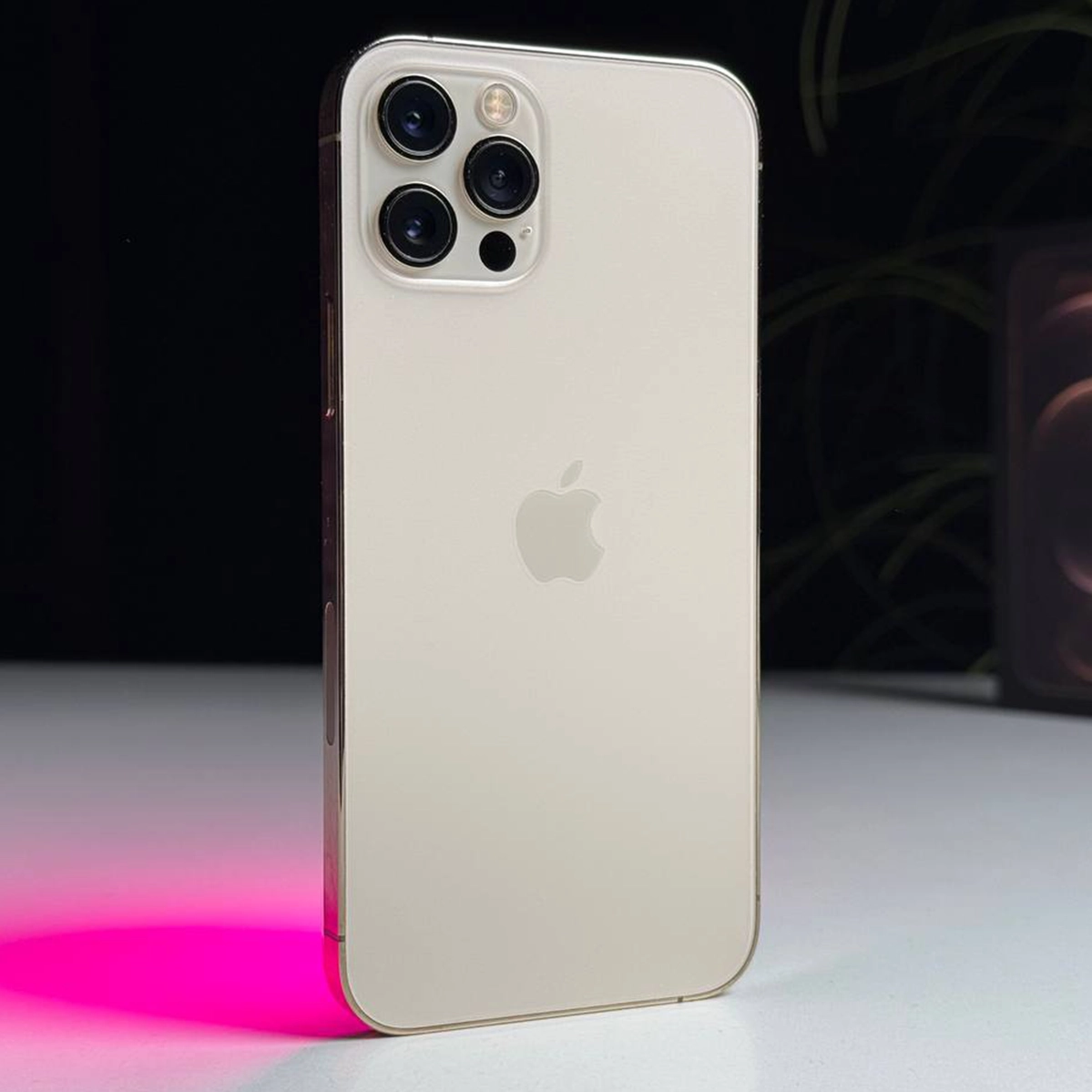 ВЖИВАНИЙ Б/У Apple iPhone 12 Pro 256GB Gold (MGLV3, MGMR3) - Состояние: хороший | Аккумулятор: 99% | Комплектация: полный | Гарантія: 3 мес.