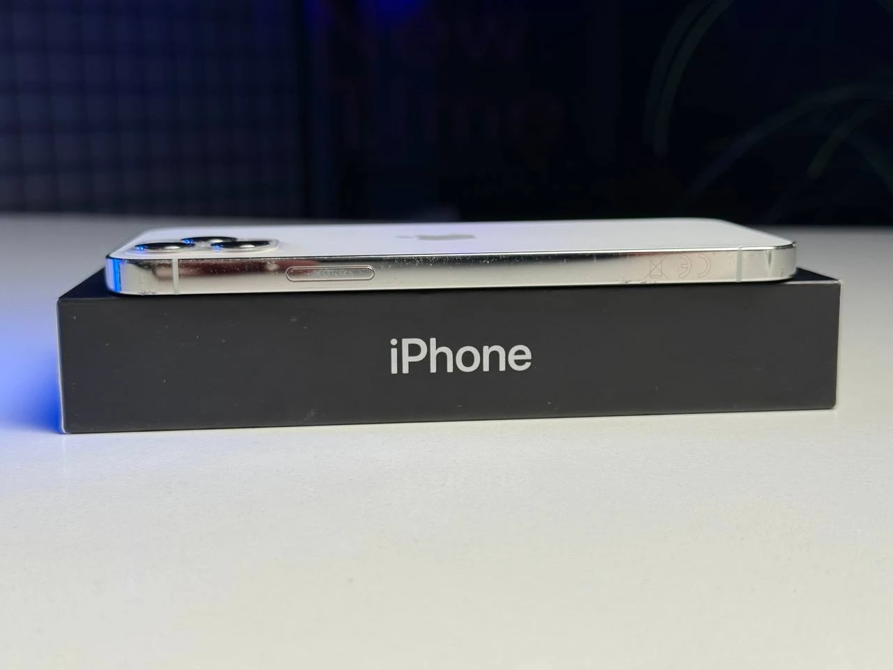 ВЖИВАНИЙ Б/У Apple iPhone 12 Pro 256GB Silver (MGLU3, MGMQ3) - Состояние: хороший | Аккумулятор: 100% | Комплектация: полный | Гарантія: 3 мес.