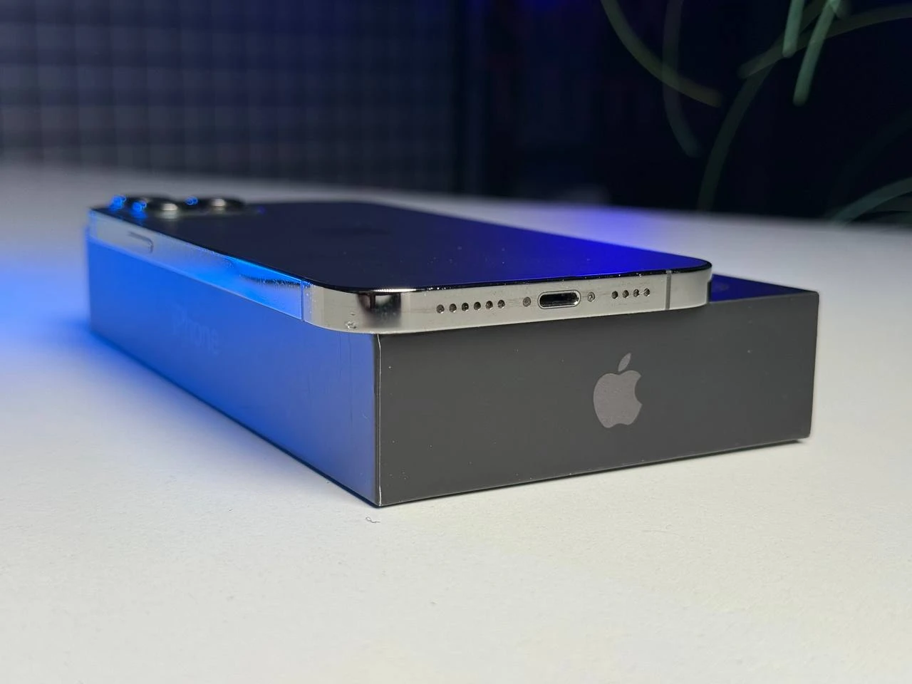 ВЖИВАНИЙ Б/У Apple iPhone 12 Pro Max 128GB Graphite (MGCF3, MGD73) - Состояние: удовлетворительный | Аккумулятор: 100% | Комплектация: полный | Гарантія: 3 мес.