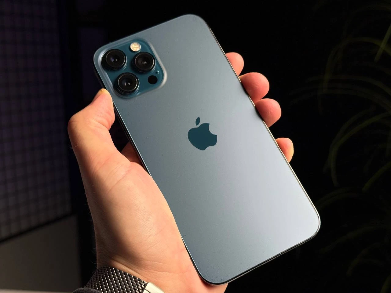 ВЖИВАНИЙ Б/У Apple iPhone 12 Pro Max 128GB Pacific Blue (MGCJ3, MGDA3) - Состояние: хороший | Аккумулятор: 100% | Комплектация: iPhone, кабель | Гарантія: 3 мес.