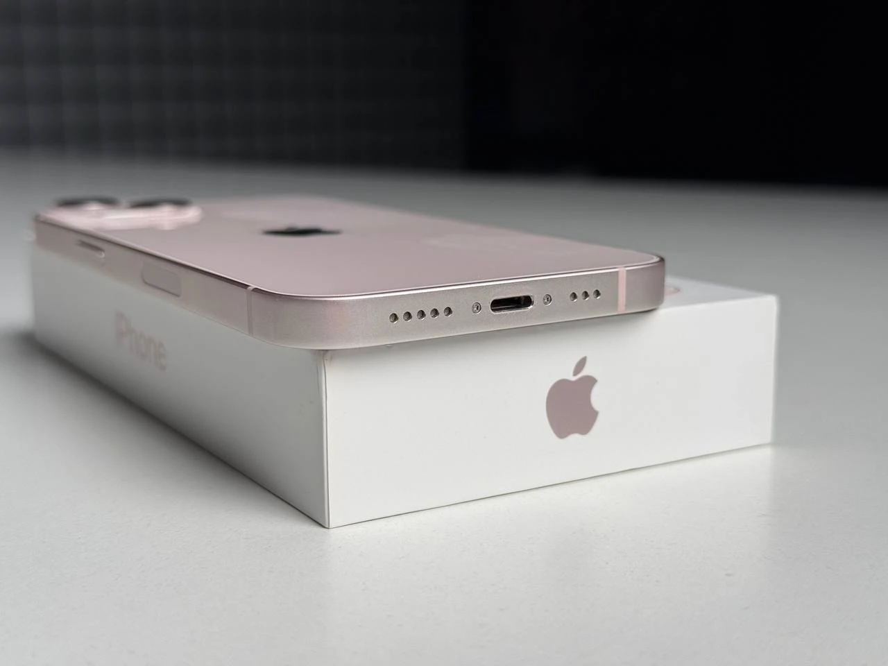 ВЖИВАНИЙ Б/У Apple iPhone 13 128GB Pink (MLMN3, MLPH3) - Состояние: идеальный | Аккумулятор: 100% | Комплектация: полный | Гарантія: 3 мес.