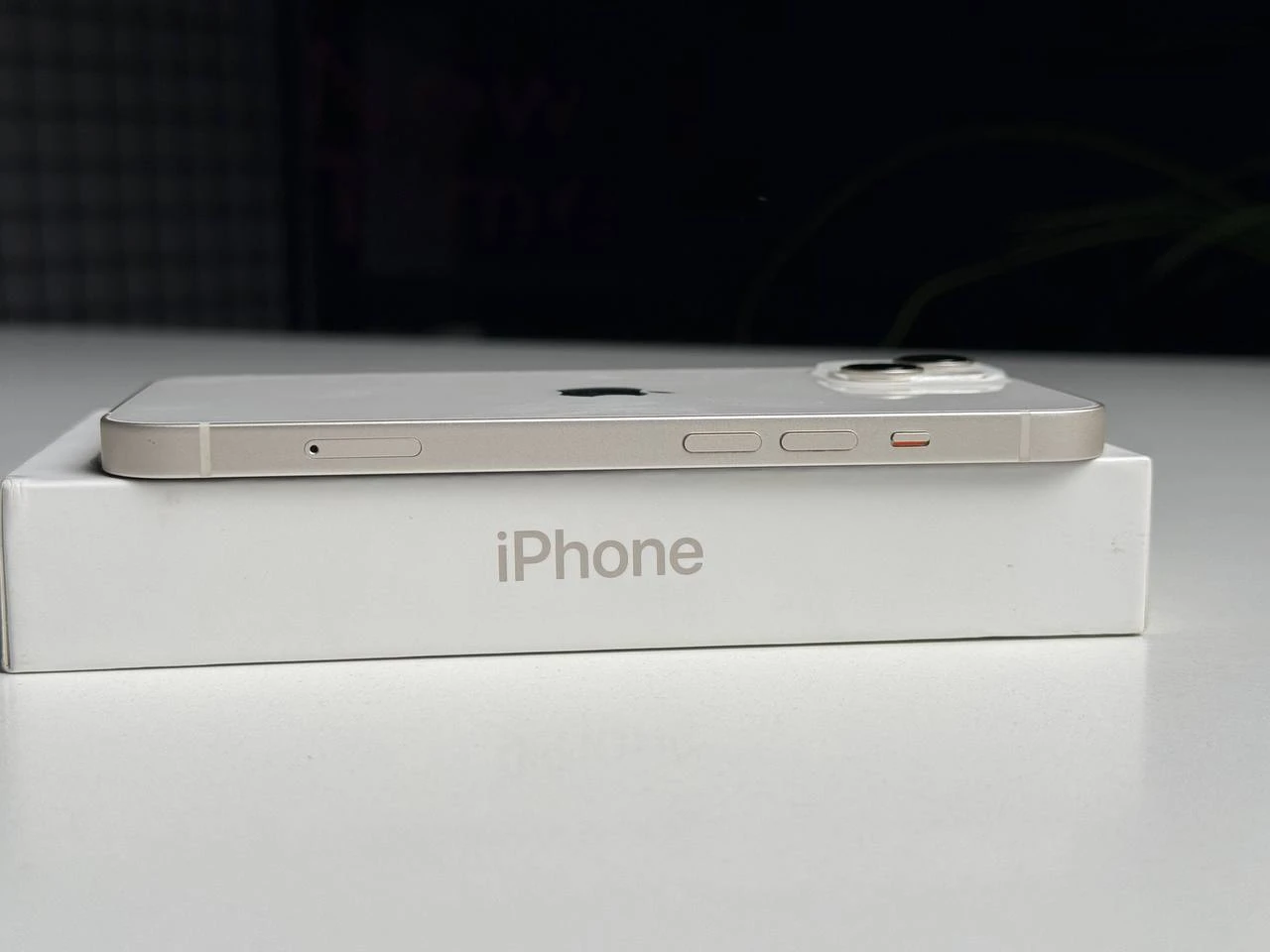 ВЖИВАНИЙ Б/У Apple iPhone 13 128GB Starlight (MLMM3, MLPG3) - Состояние: хороший | Аккумулятор: 87% | Комплектация: полный | Гарантія: 3 мес.