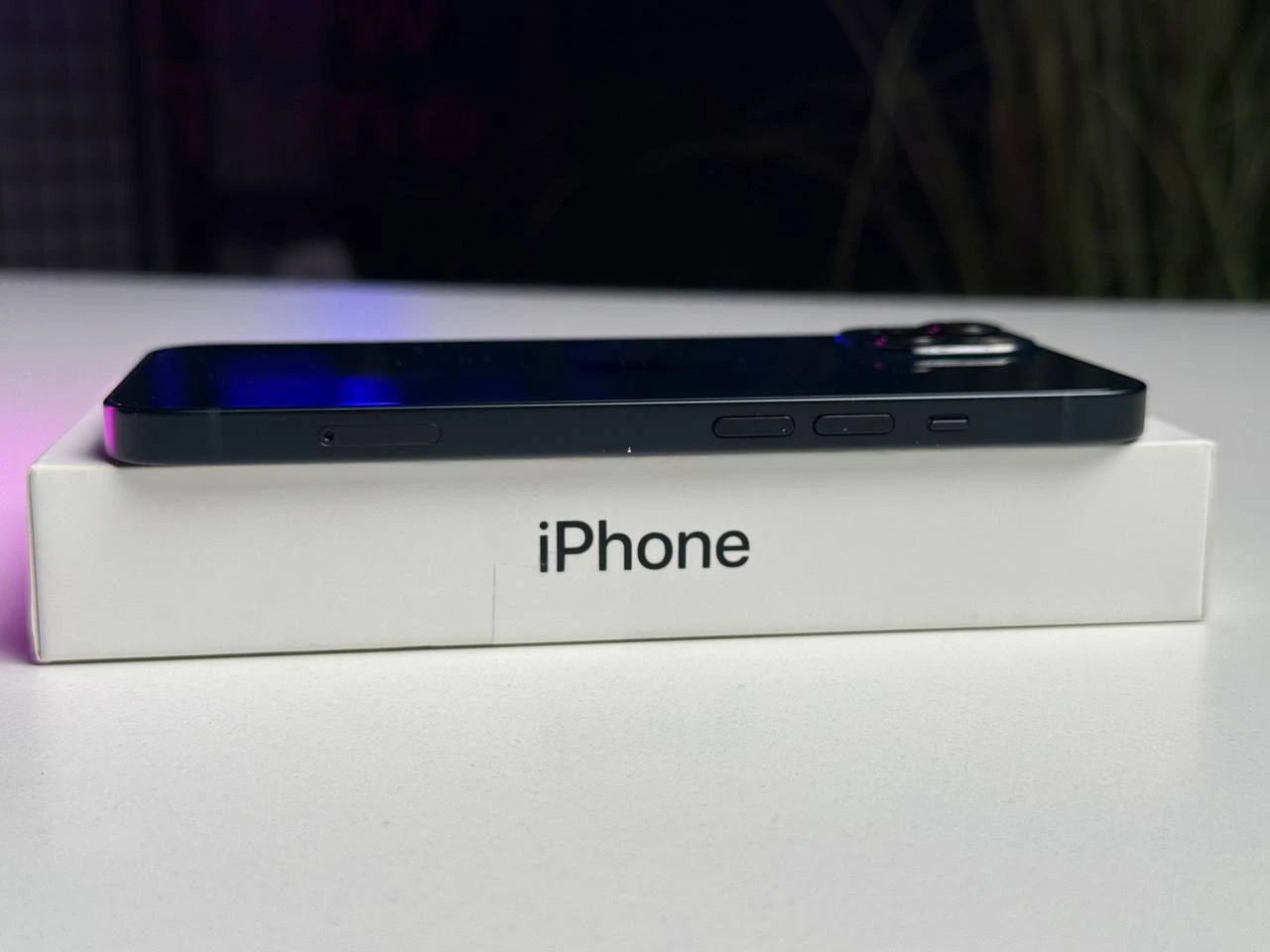 ВЖИВАНИЙ Б/У Apple iPhone 13 256GB Midnight (MLMU3, MLQ63) - Состояние: хороший | Аккумулятор: 100% | Комплектация: полный | Гарантія: 3 мес.