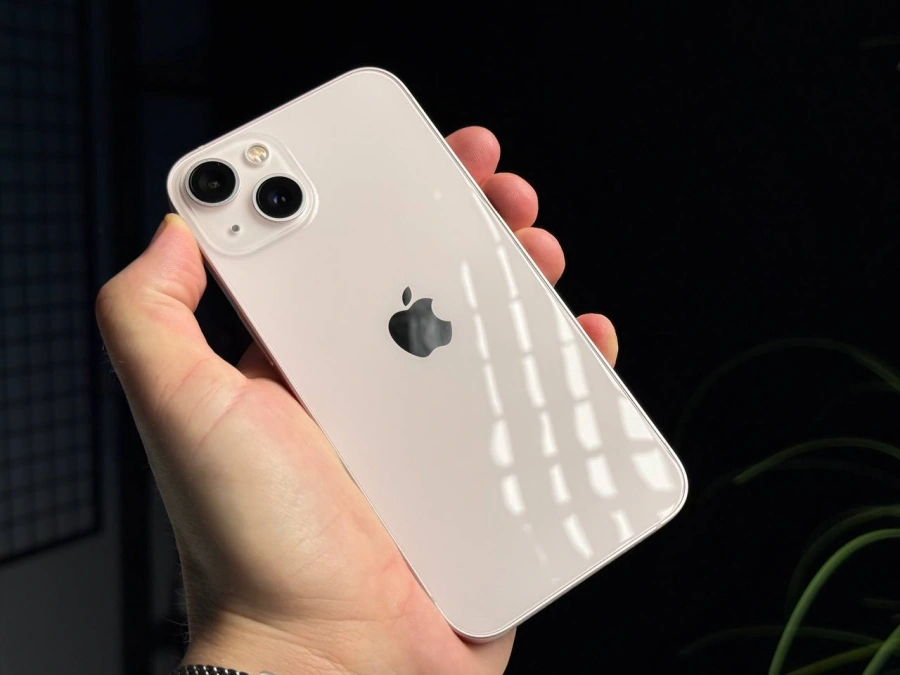 ВЖИВАНИЙ Б/У Apple iPhone 13 256GB Pink (MLMY3, MLQ83) - Состояние: хороший | Аккумулятор: 100% | Комплектация: iPhone, кабель | Гарантія: 3 мес.